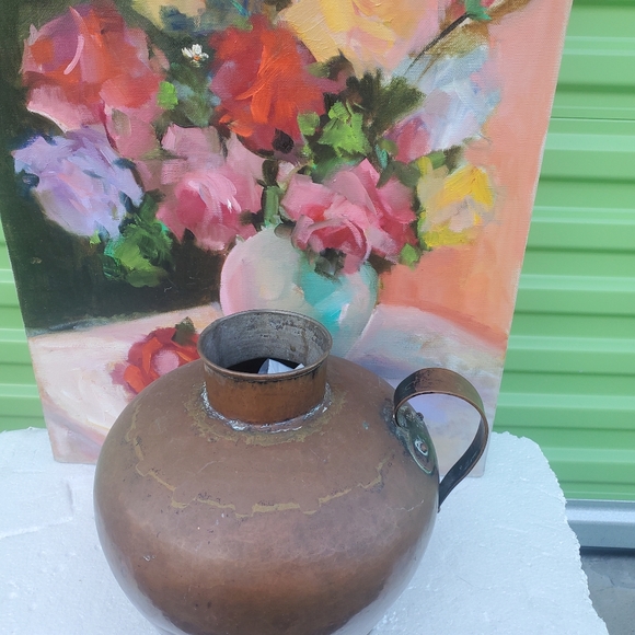 - Vtg FARMHOUSE Hammered copper Jug Kettle Ewer VASE Mission Arts & Craft
